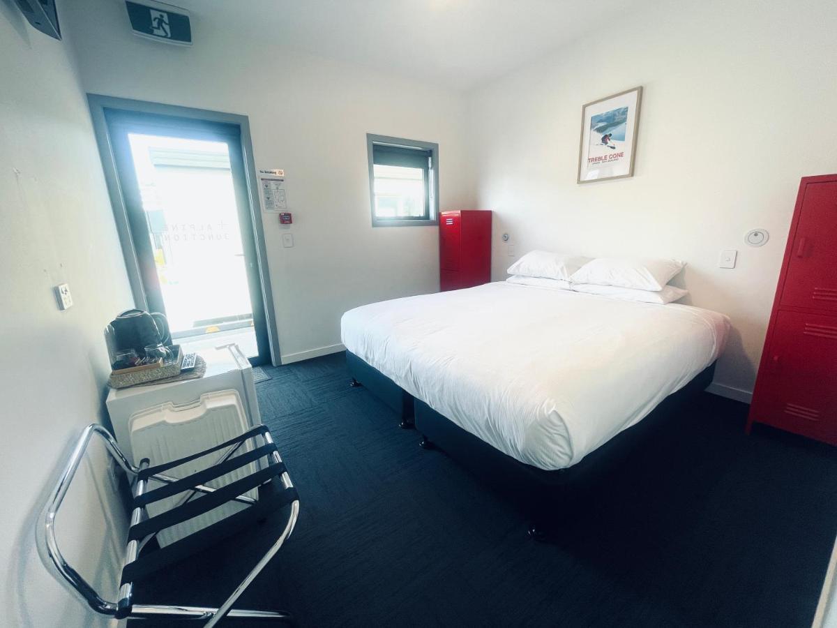 Alpine Junction Townhouse Apartments, Lodge & Hotel Γουανάκα Εξωτερικό φωτογραφία