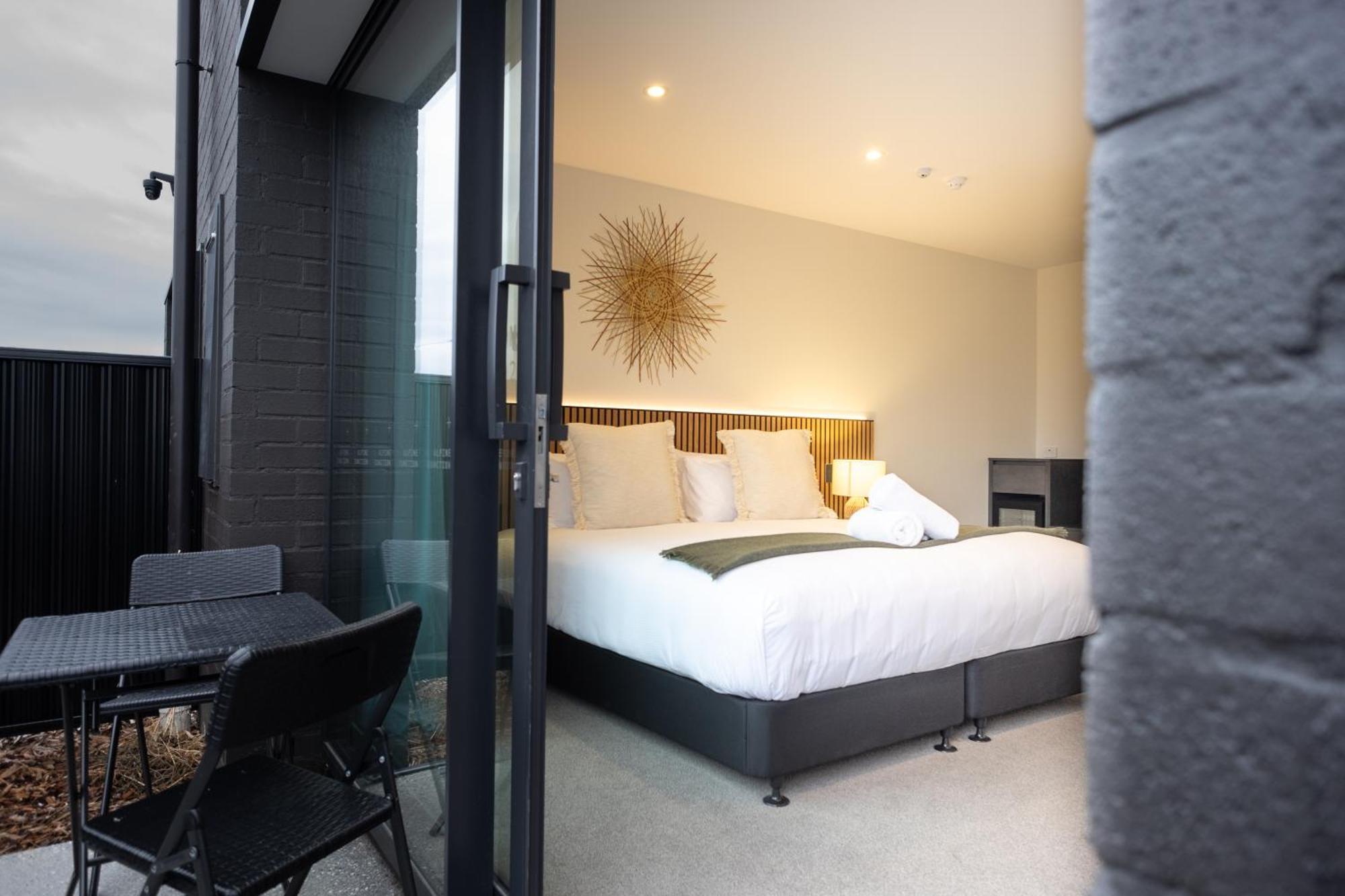 Alpine Junction Townhouse Apartments, Lodge & Hotel Γουανάκα Εξωτερικό φωτογραφία